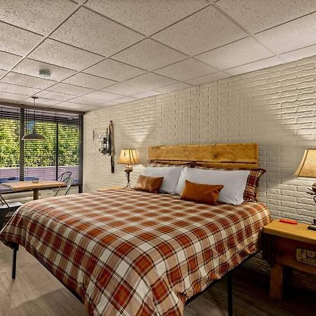 Stonegate Lodge Bed, Wifi, 50In Roku Tv, Salt Water Pool Room #109 Eureka Springs Luaran gambar