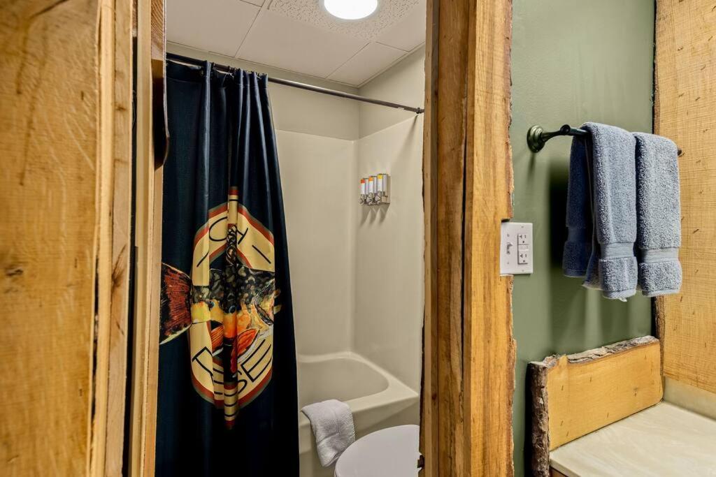 Stonegate Lodge Bed, Wifi, 50In Roku Tv, Salt Water Pool Room #109 Eureka Springs Luaran gambar