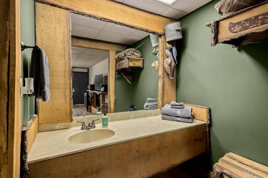 Stonegate Lodge Bed, Wifi, 50In Roku Tv, Salt Water Pool Room #109 Eureka Springs Luaran gambar