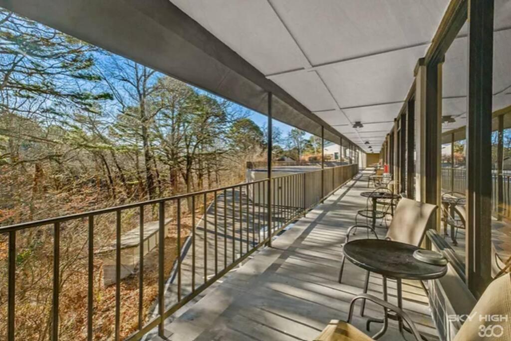 Stonegate Lodge Bed, Wifi, 50In Roku Tv, Salt Water Pool Room #109 Eureka Springs Luaran gambar